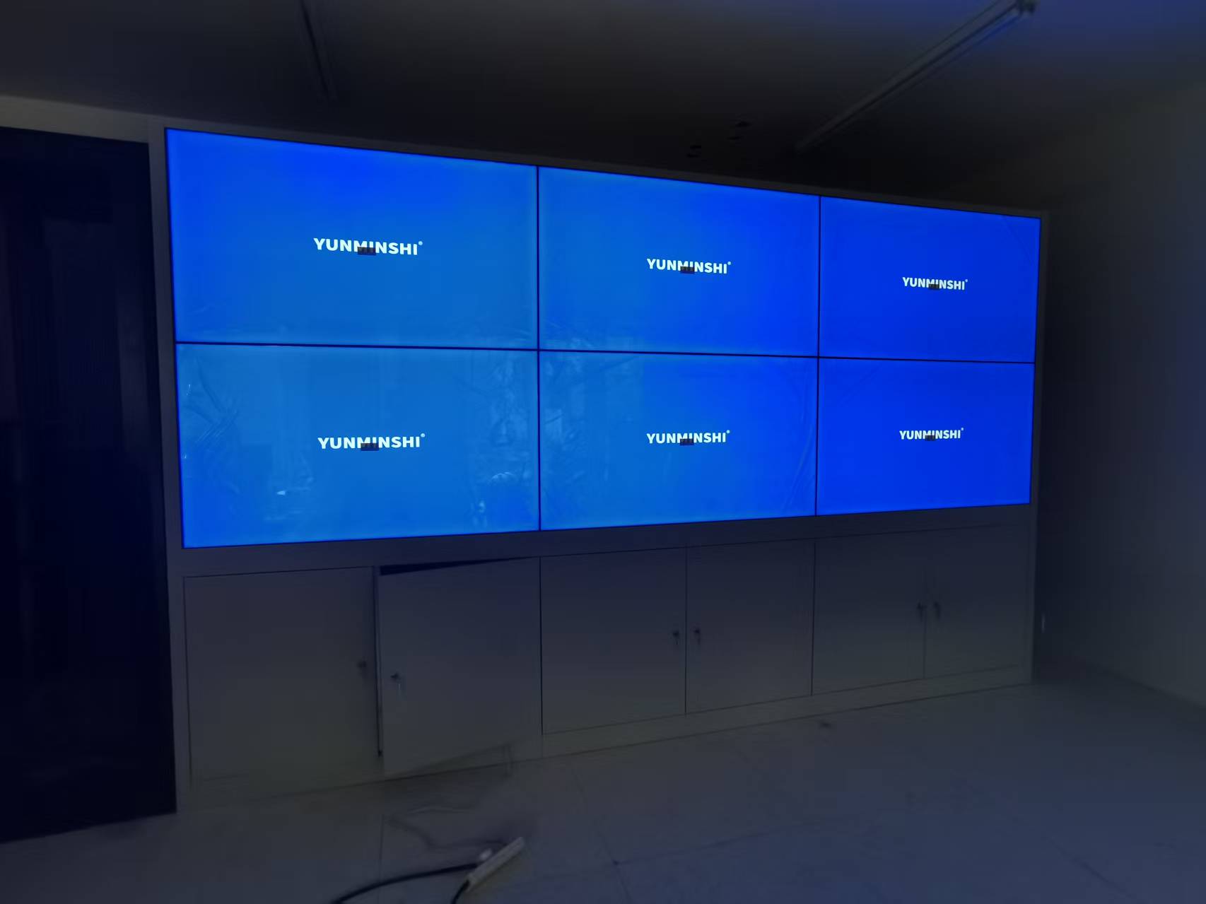 <b>河北涿州某在建小区采用云敏视46寸3.5mm拼接屏安装完工</b>