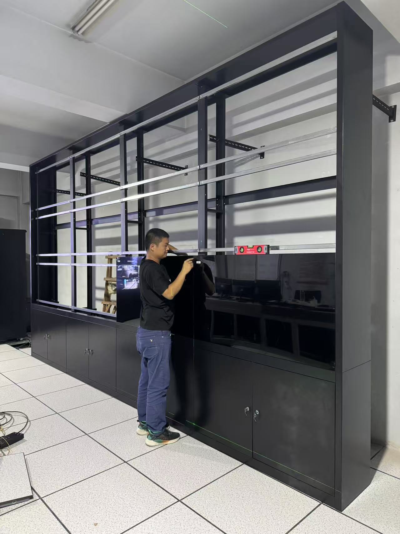 <b>德州某小区监控室采用云敏视55寸3.5mm拼接屏16台</b>