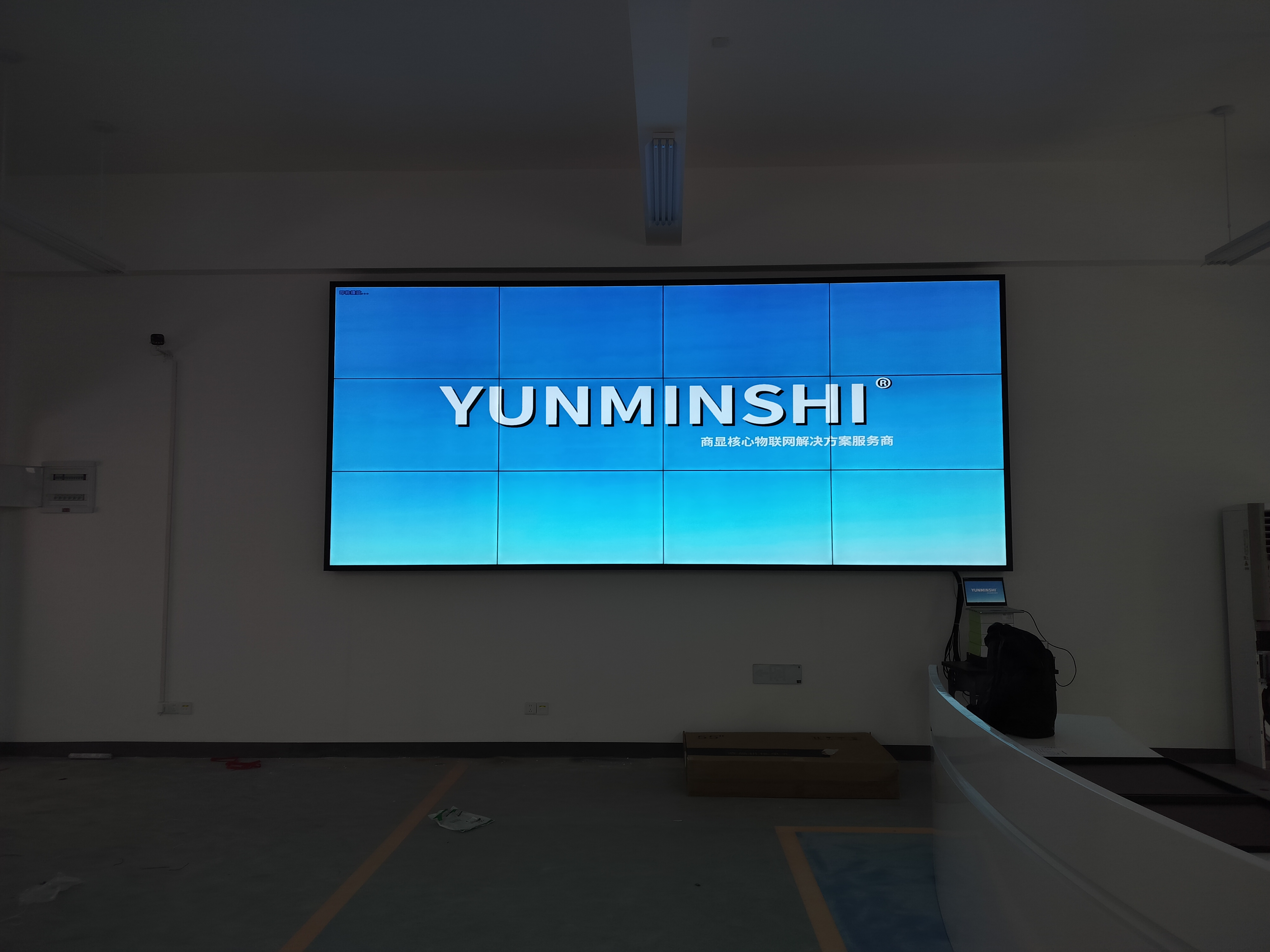 <b>赋能信息化教学：福建三明某职院液晶拼接屏安装项目顺利完工</b>