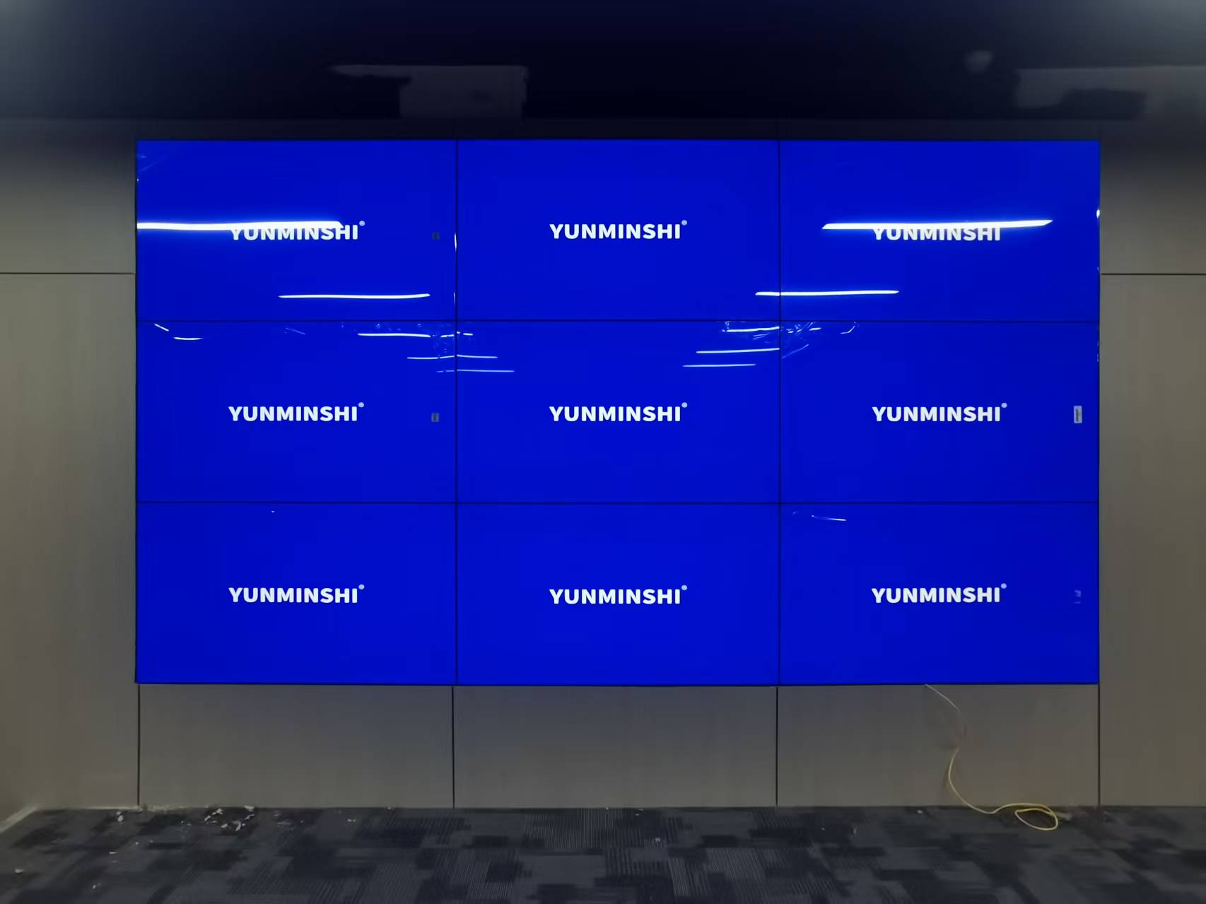 <b>威海某证券公司55寸3.5mm9台安装完工</b>