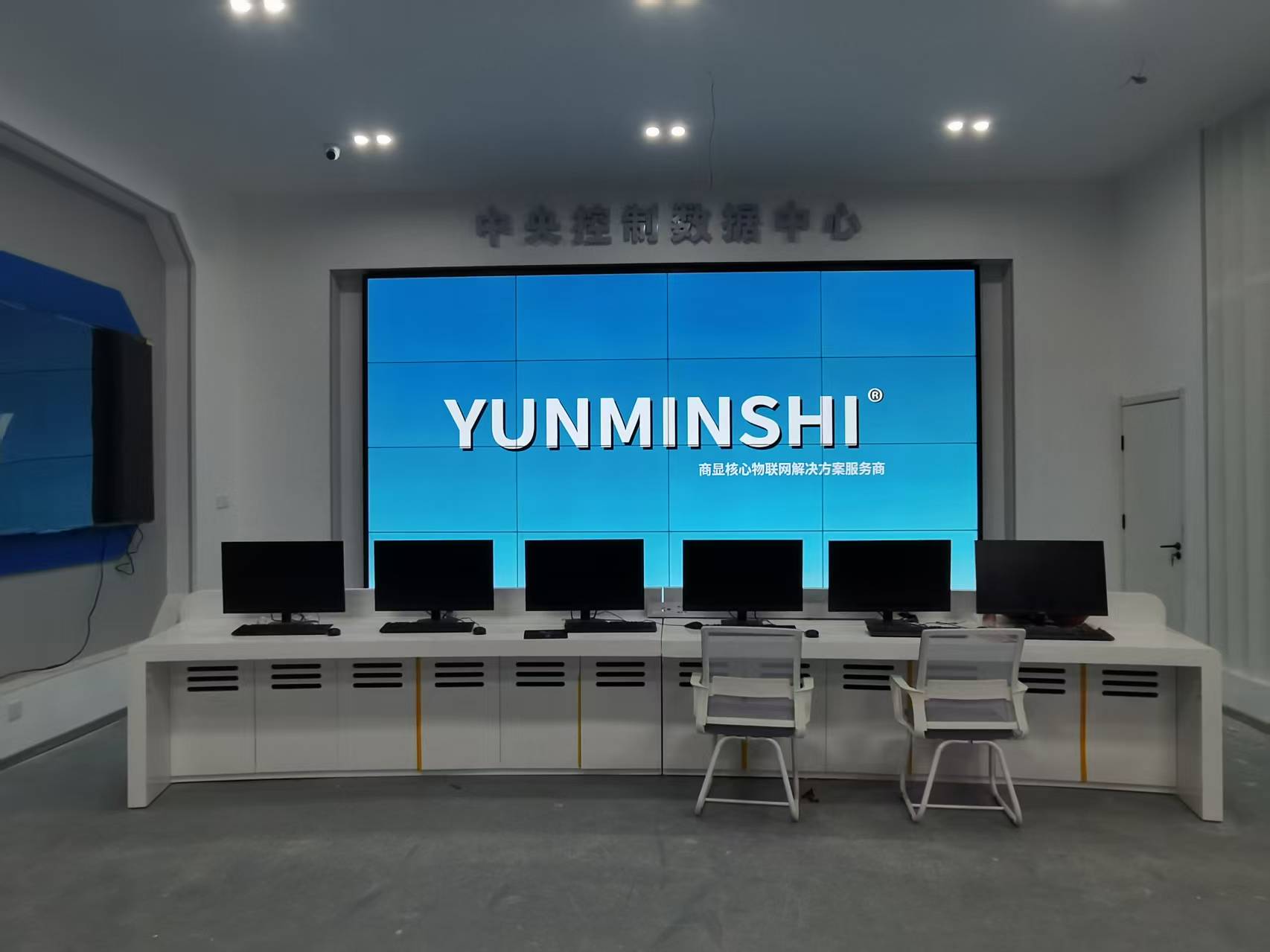 <b>南京某高校55寸1.7mm16台拼接屏安装调试完工</b>