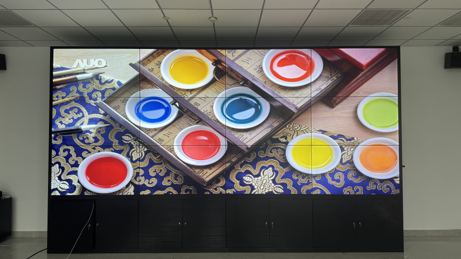 <b>山东某集团企业会议室液晶拼接安装完毕</b>